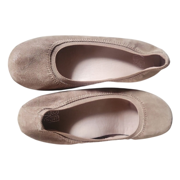 Abeo Tia ATO System Metallic Leather Elegant Tan Ballet Flats Size 6N - Picture 2 of 9
